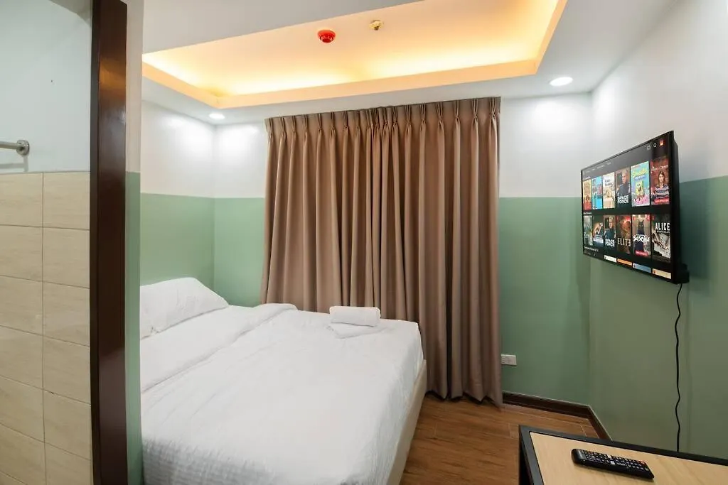 St. Marvin Studio Makati M208 マニラ市